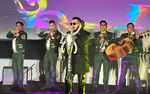 Christian Nodal se presenta en Gen Mex.