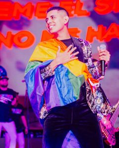 Jhonny Caz, bandera LGBT