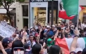 Mexicanos celebran al ritmo de "La Chona".