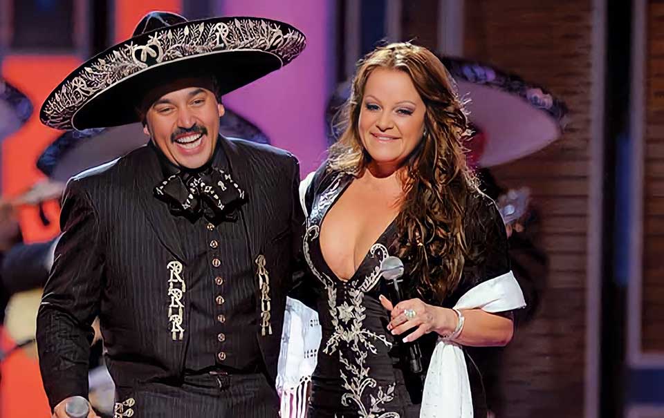 Jenni Rivera se manifiesta en concierto de Lupillo Rivera