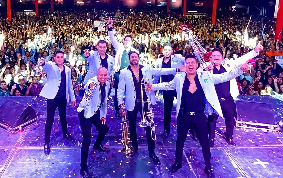 Pequeños Musical celebra a las madres en el palenque de Texcoco