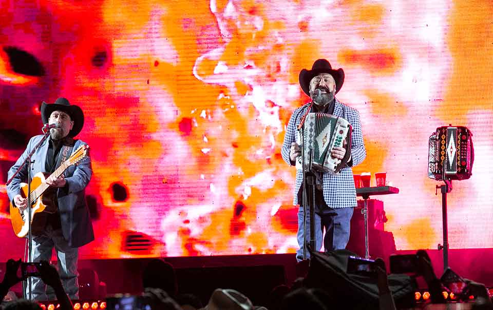 ricky-munoz-intocable-ambulancia-plaza-de-toros