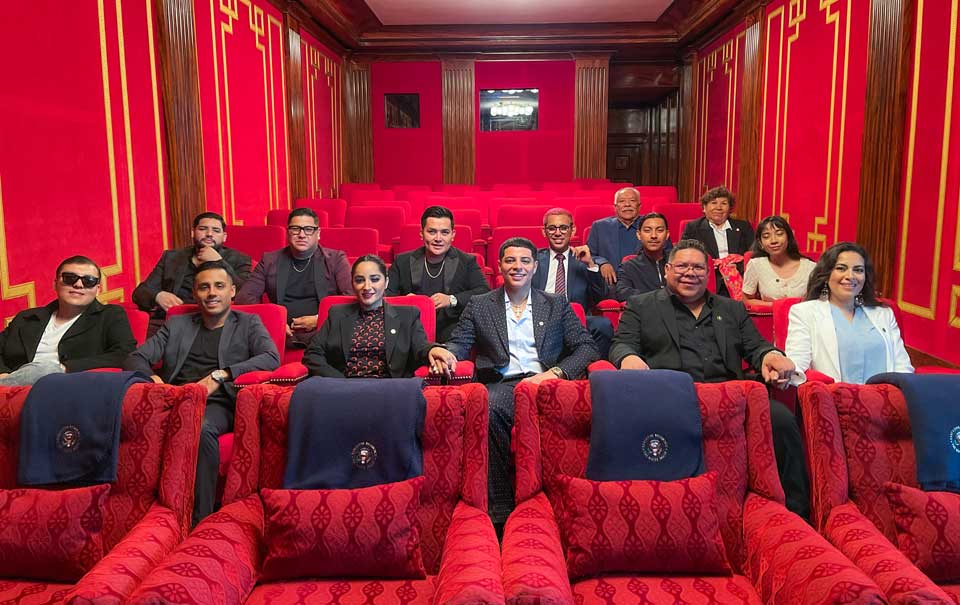 grupo-firme-cine-casa-blanca