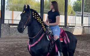 Hija de El Canelo prepara su fiesta de 15 años 