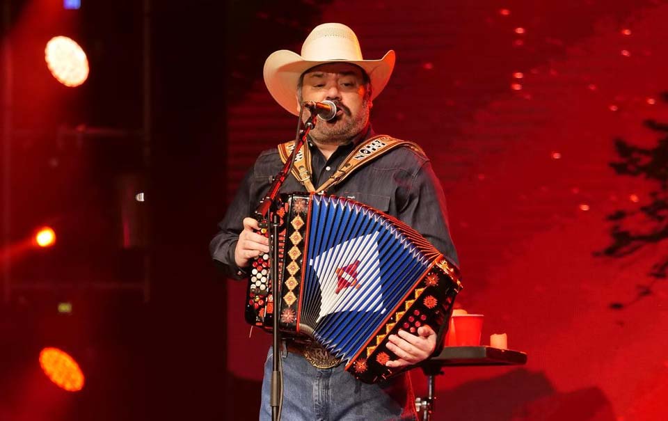 Fallece la mamá de Ricky Muñoz, líder de Intocable