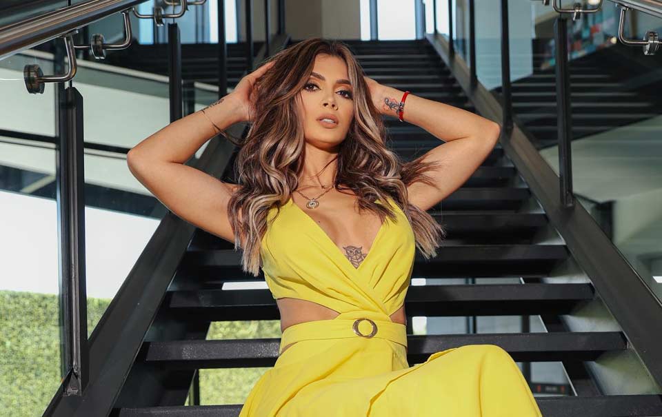 Kimberly Flores habla tras el video en el que toma la propina: “Yo también fui mesera”