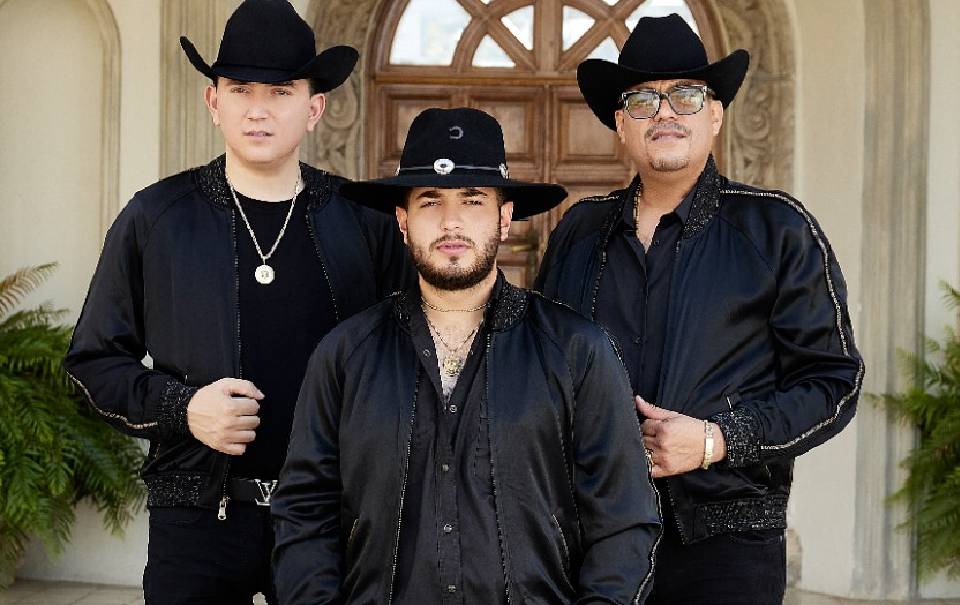 Los Plebes del Rancho, Amor Pasajero