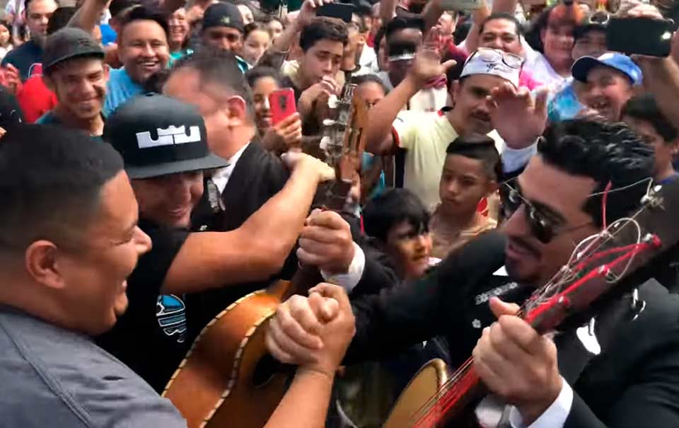 Mariachis y raperos arman guerra en Jalisco