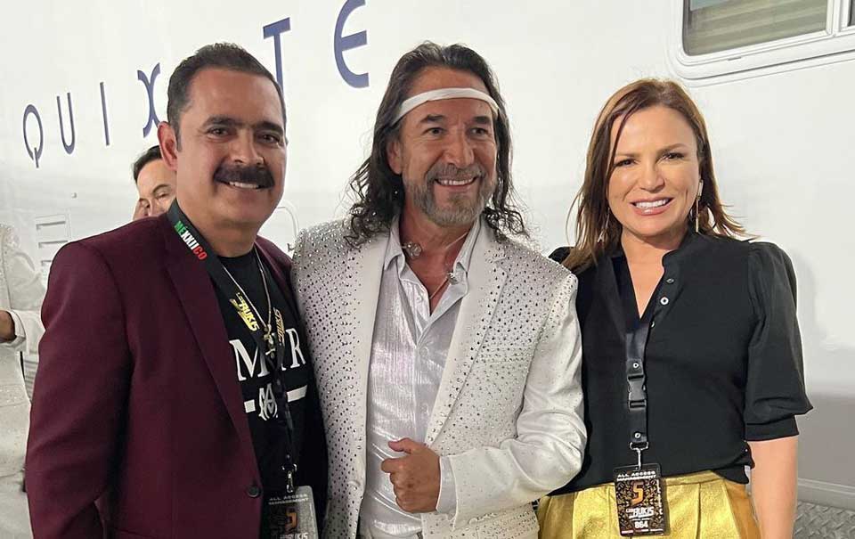 Mario Quintero de Los Tucanes de Tijuana baila en concierto de Los Bukis