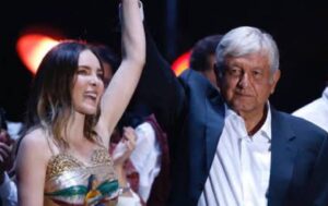 Belinda, AMLO, Zócalo