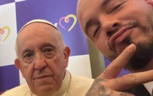 J Balvin, El Papa Francisco