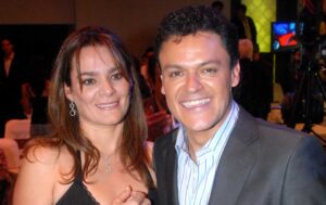 Pedro Fernández y esposa