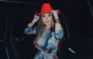 Chiquis Rivera, lesbiana, Pinky Promise