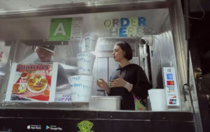 Ángela Aguilar, vendiendo, tacos