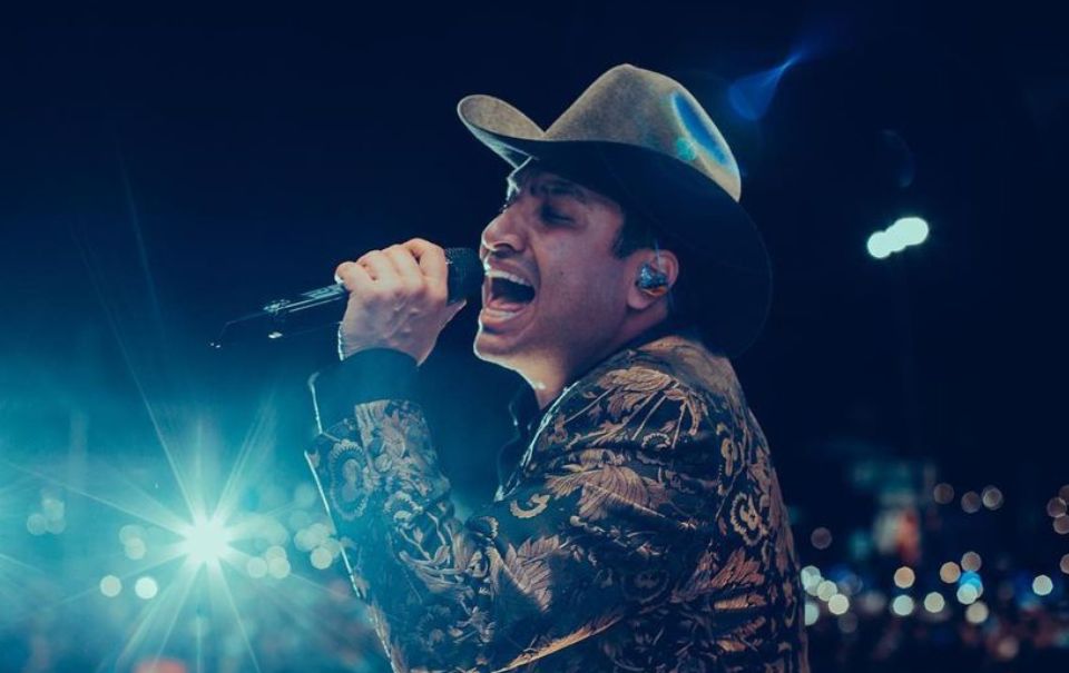 julion-alvarez-cantando-borracho-en-palenque