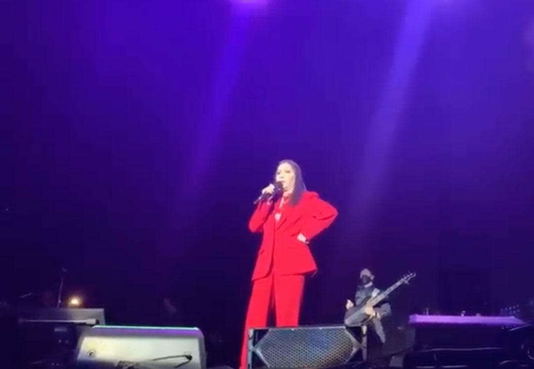 Ana Gabriel, enojada, público