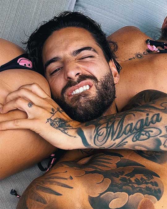 Demuestra que la candela corre por sus venas. Si no nos creen, vean la forma en que toma los glúteos de su novia. Foto: IG Maluma