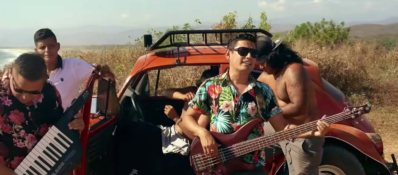 los-lara-fumando-mota