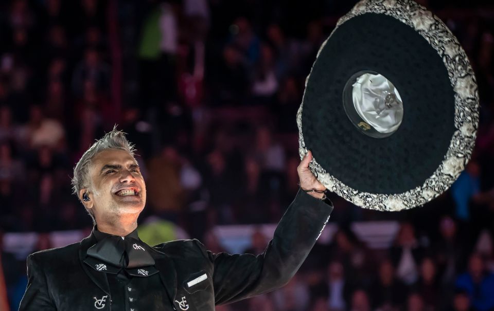 Un mexicano en la México, ni la tormenta detuvo el lleno total 5