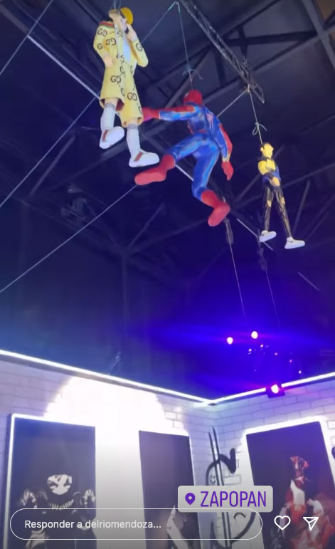 En el cumpleaños de Peso Pluma también hubo piñatas con su figura y la de Spiderman. Foto: IG Del Rio Mendoza