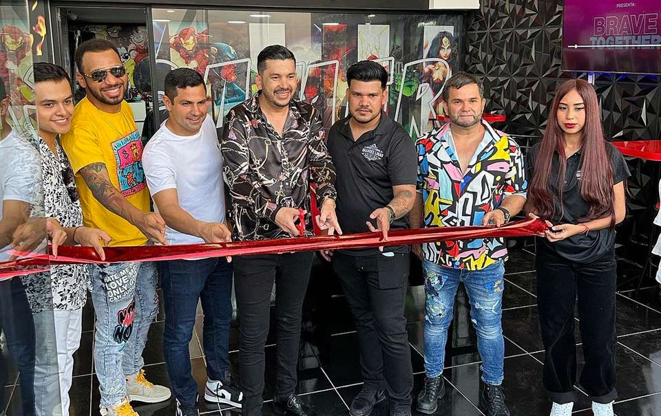 Luis Ángel “El Flaco” abre barbería en Mazatlán