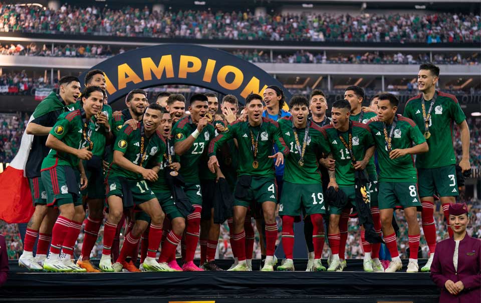 La Selección Mexicana celebra bailando La Bebe de Peso Pluma