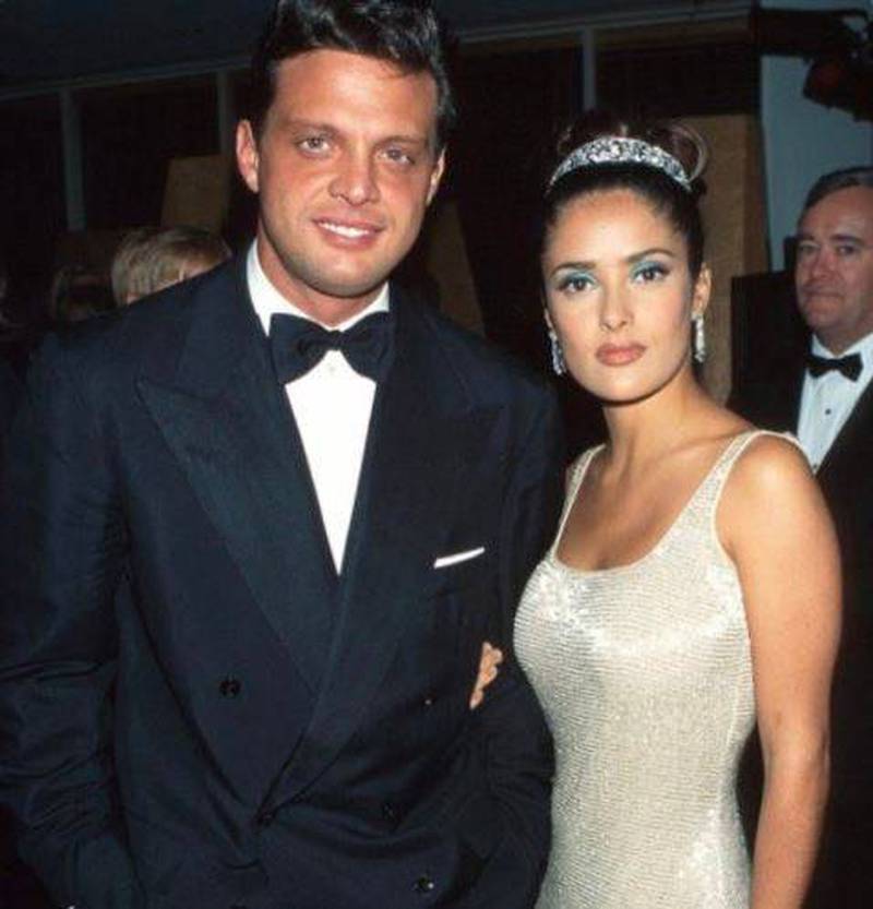 2.- Salma Hayek y El Sol de México