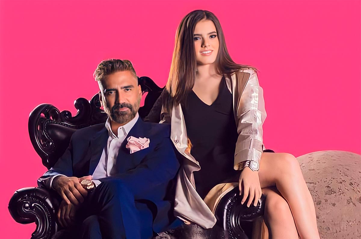 camila-fernandez-colgada-papa