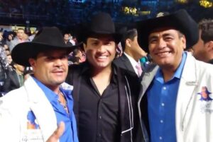 banda-junto-con-julion-alvarez