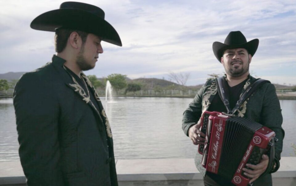 Fama con Música Norteño-Banda: El Éxito de Calibre 50