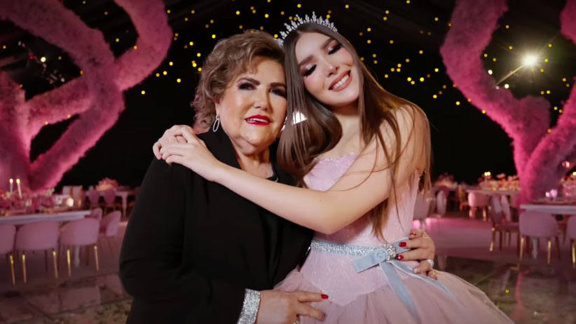 Abuela y nieta en los 15 años. Foto: Captura de video