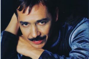 El Viaje de “El Rey de la Salsa Romántica”: Eddie Santiago