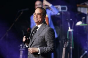 Gilberto Santa Rosa: El Caballero de la Salsa