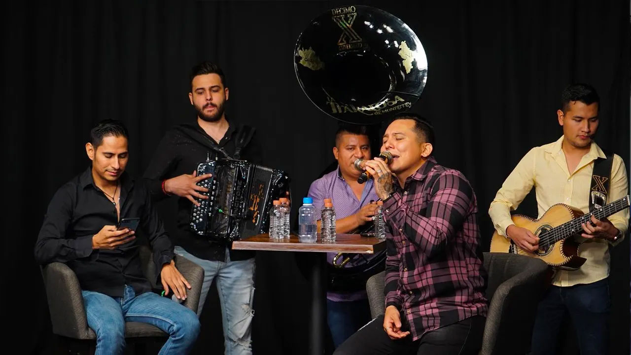 Edwin Luna y la Trakalosa de Monterrey  “Préstame a mi Padre”