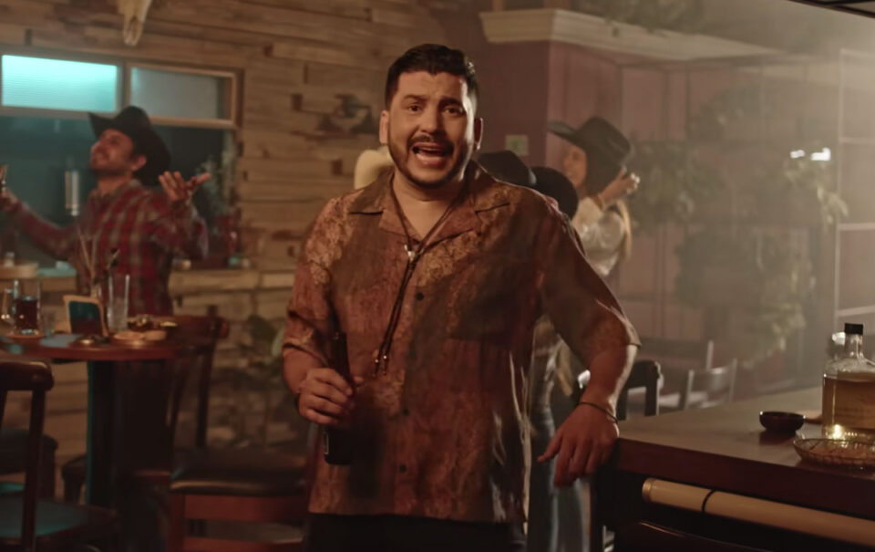 Luis Ángel “El Flaco” arrasa con “Por si me les adelanto”