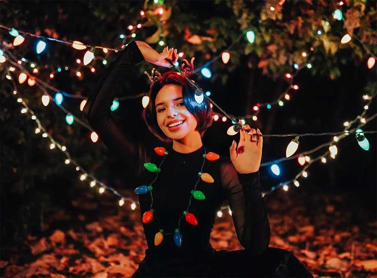 3.- Ángela Aguilar, "Navidad con Ángela Aguilar”