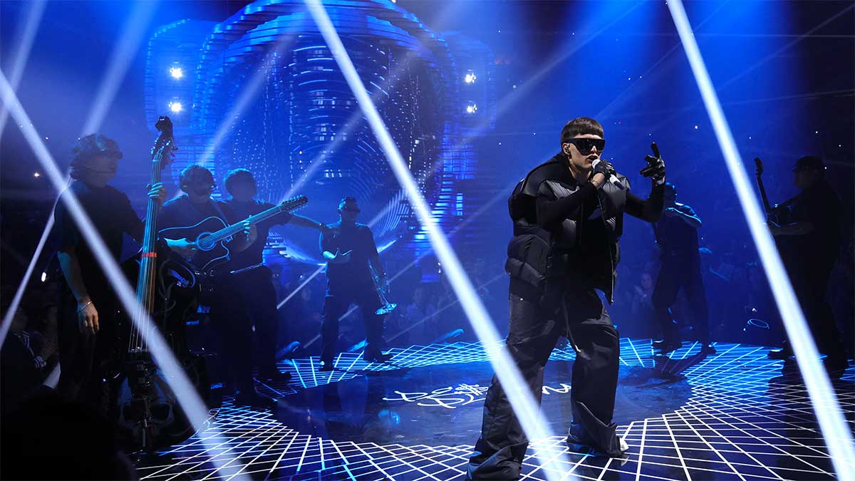 5.- Junior H, Peso Pluma y Gabito Ballesteros “Lady Gaga”