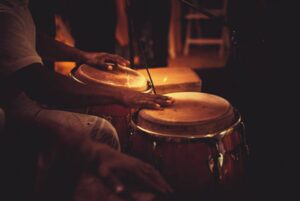 salsa-romantica-con-bongos