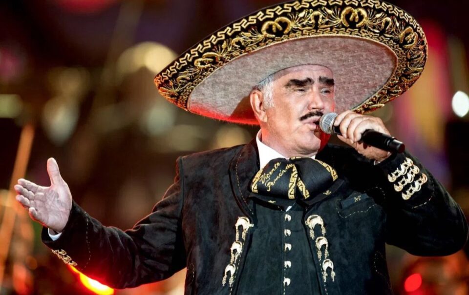 Acá Entre Nos letra: Un himno triste de Vicente Fernández