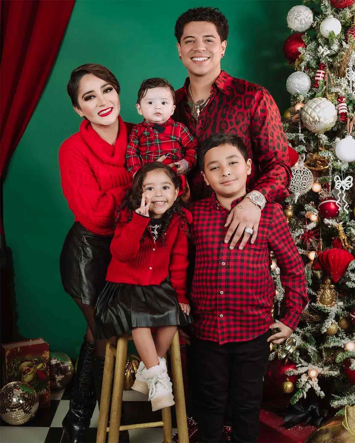 Sus fotos familiares de Navidad avivaron los rumores de su regreso. Foto: IG Daisy Anahi