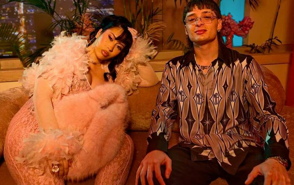 Peso Pluma y Kali Uchis se fusionan con “Igual que un Ángel”