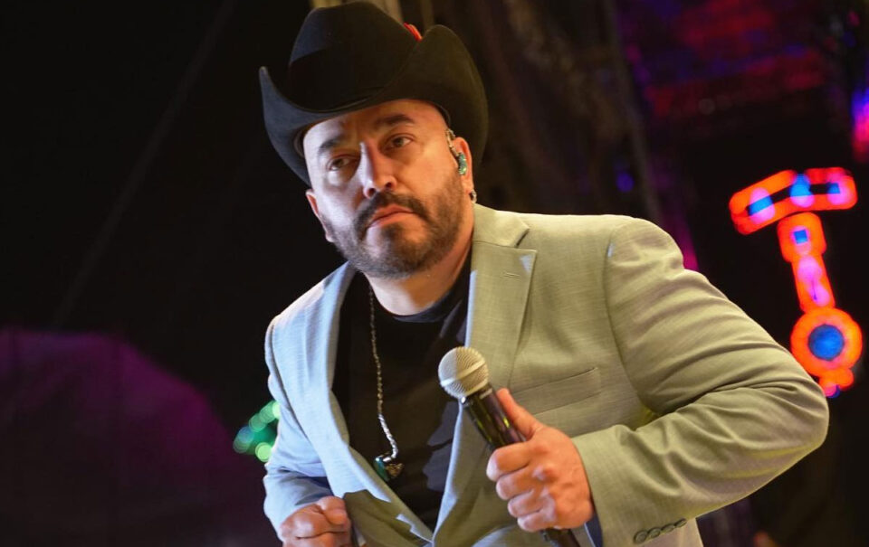 Sabrosean a Lupillo Rivera en La Casa de Los Famosos 4