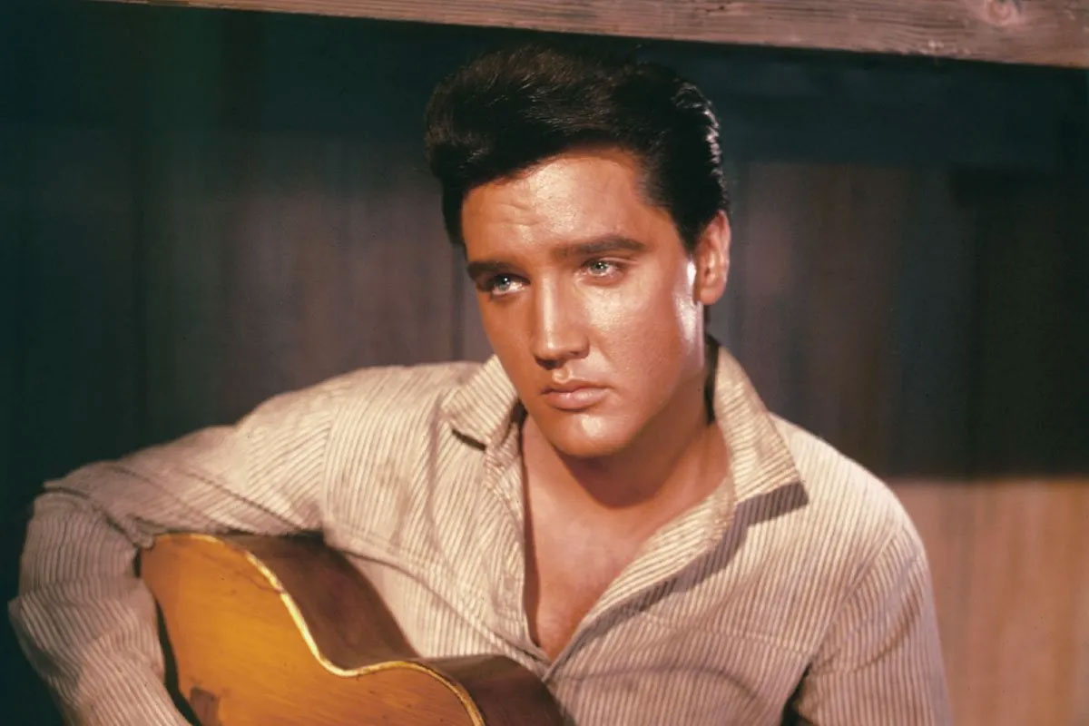 8.- Can't Help Falling in Love- Elvis Presley