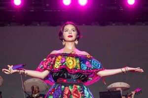 Le amargan premio Billboard a Ángela Aguilar por polémicas