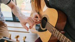 Cómo aprender a tocar guitarra desde cero