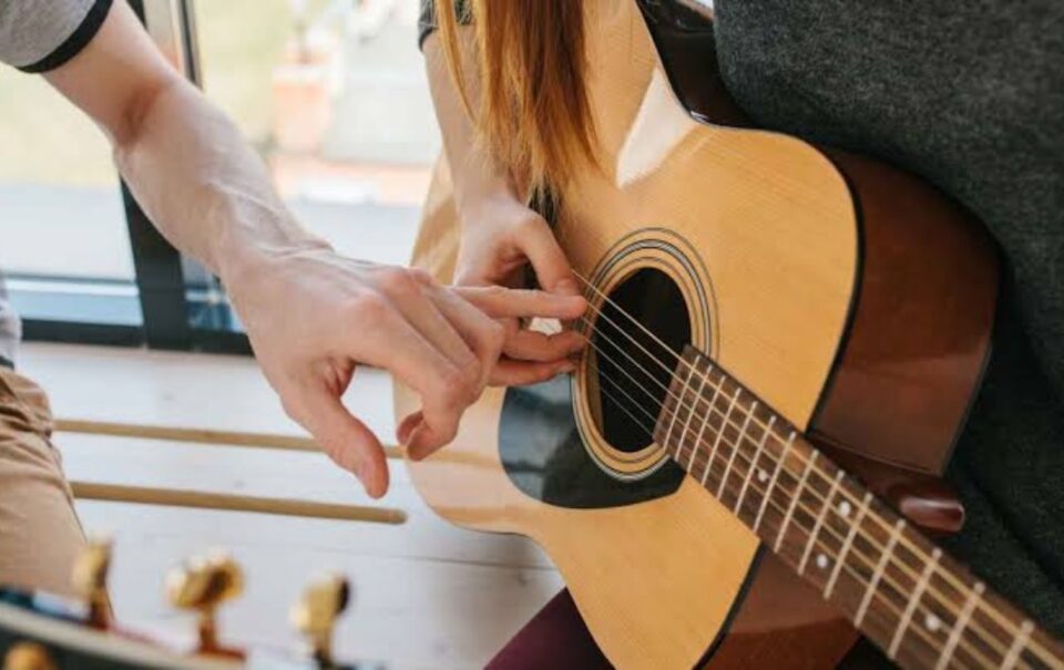 Cómo aprender a tocar guitarra desde cero