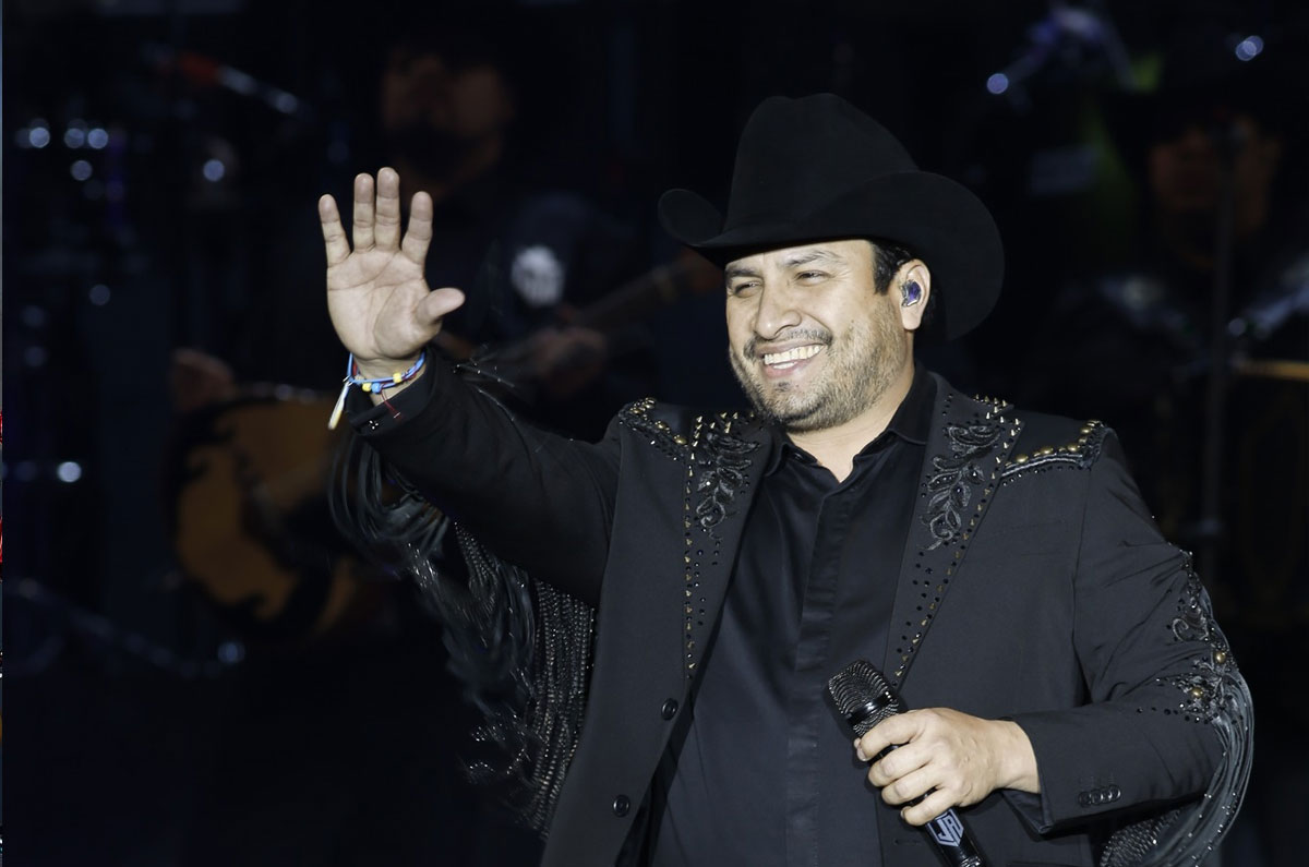 ¡El rey regresa! Julión Álvarez destrona a Peso Pluma y Junior H