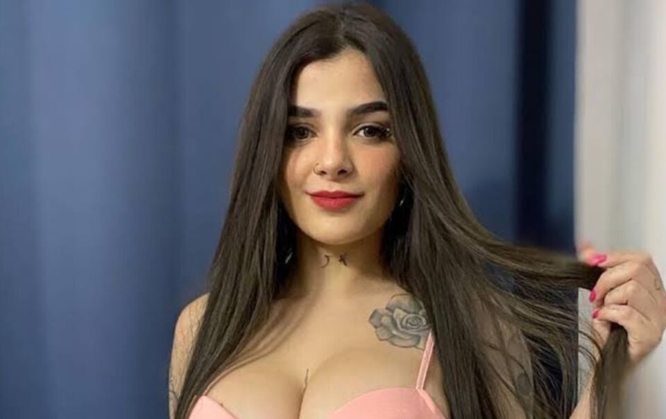 Karely Ruiz tatúa más hombres que Belinda