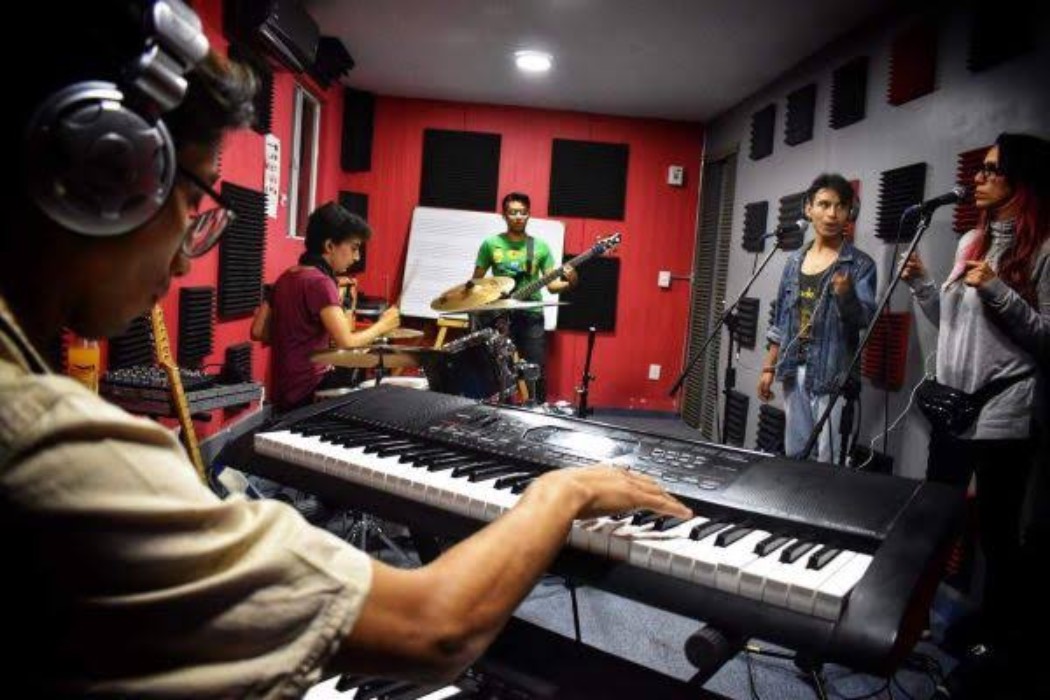 las mejores escuelas enseñando varios generos