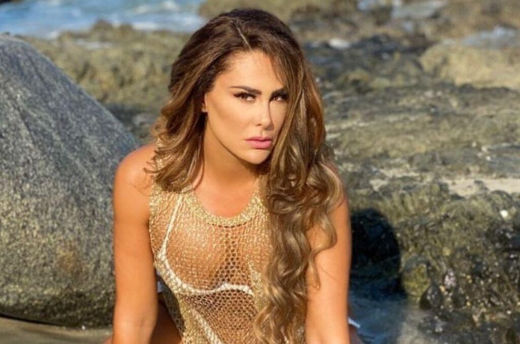 Ninel conde tanga rosa